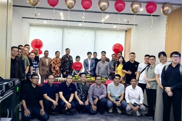 叶带凤会长亲赴泗水见证海康威视搬迁：把商会的温度带到每一家企业
