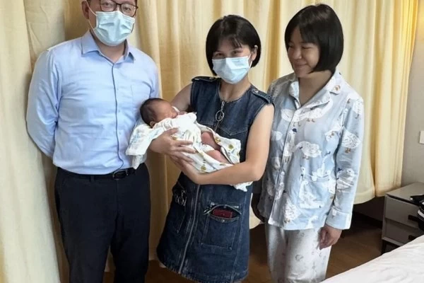 温情时刻｜印尼杭州商会会长叶带凤亲赴杭州月子中心，祝贺常务副会长黄迪喜得贵子！