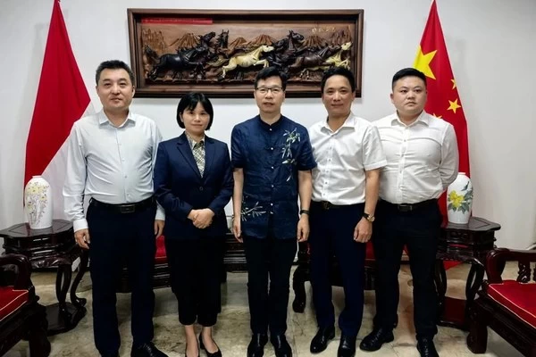 守法合规行稳致远 | 叶带凤会长携企业代表拜访泗水领事馆