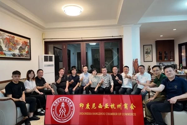 中国驻印尼贸促会首代钮良良莅临印尼杭州商会指导工作，助力会员企业破浪前行