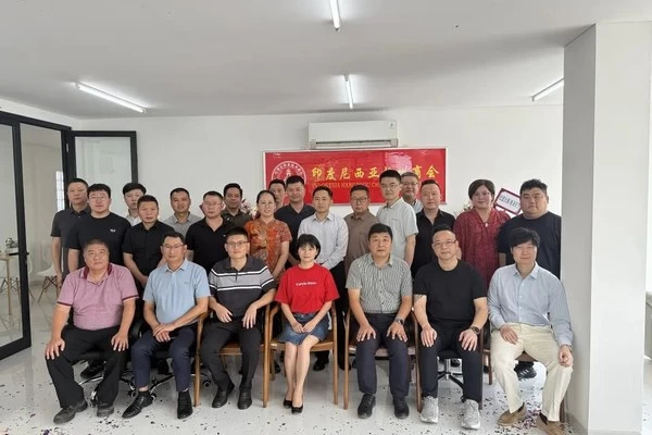 印尼杭州商会三宝垄分会办公室正式启用，对会员全面开放，免费畅谈天下事