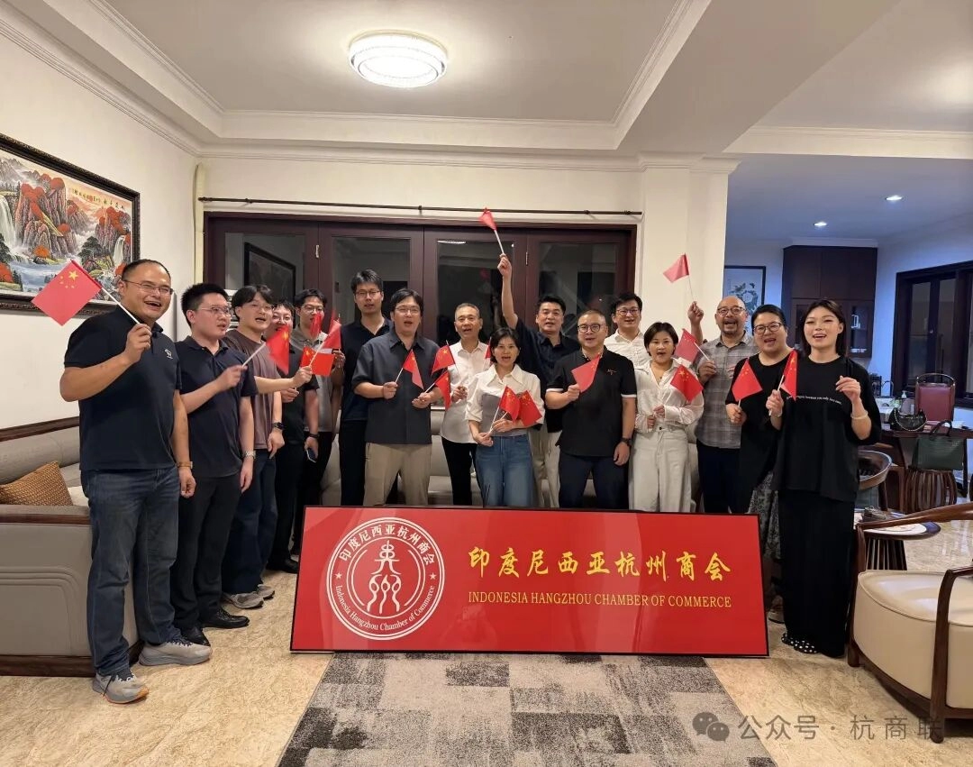 印尼杭州商会在雅加达祝祖国生日快乐，繁荣昌盛！